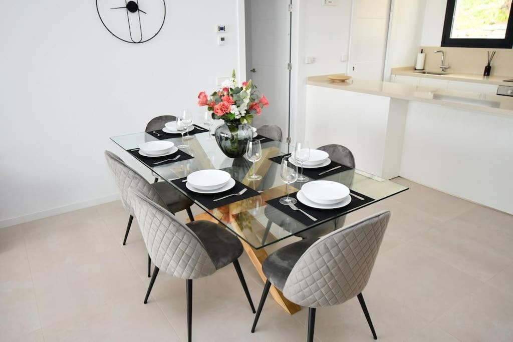 マラガCasa Kerr - Luxury Apt - Sleeps 9 - Los Bolichesアパートメント エクステリア 写真