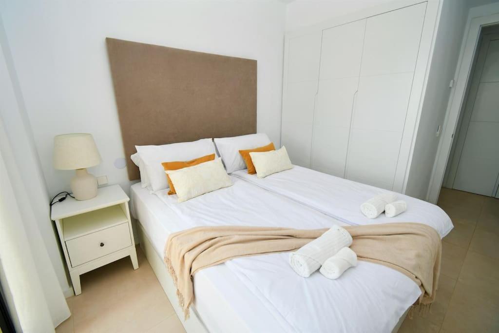マラガCasa Kerr - Luxury Apt - Sleeps 9 - Los Bolichesアパートメント エクステリア 写真