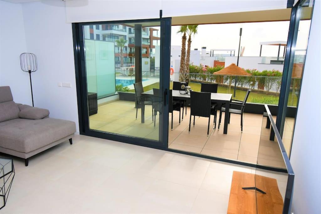 マラガCasa Kerr - Luxury Apt - Sleeps 9 - Los Bolichesアパートメント エクステリア 写真