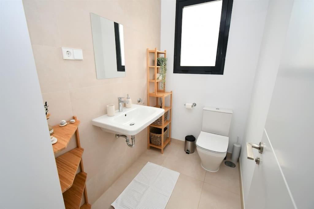 マラガCasa Kerr - Luxury Apt - Sleeps 9 - Los Bolichesアパートメント エクステリア 写真